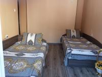 Tweepersoonskamer met 2 Aparte Bedden en Badkamer
