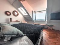 Apartment 1 Bedroom with Sea View