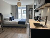 B&B Cardiff - Central Studios - Bed and Breakfast Cardiff