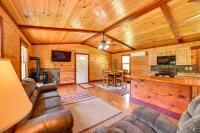 B&B Aurora - Cozy Cabin in Hardin about 1 Mi to Kentucky Lake! - Bed and Breakfast Aurora