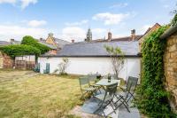Moreton High Street - Sleeps 10, with private garden - B&B Moreton in Marsh