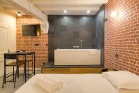B&B Lyon - Industrial-style studio with bathtub, Vieux-Lyon - Bed and Breakfast Lyon