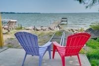 Lakefront Vacation Rental with Fire Pit and Dock! - B&B Castlewood