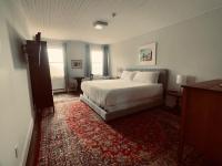 Historic Inn Deluxe King Room Niagara-on-the-Lake