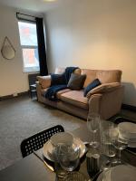 B&B Gateshead - Saltwell St - Delightful 3 Bedroom free parking free wifi - Bed and Breakfast Gateshead