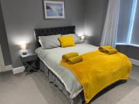 Seaside House-Next to the Beach, Sleeps 6 - B&B South Shields