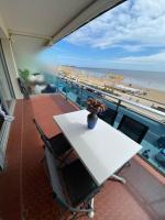 Spacious bright nest with balcony facing the sea - B&B