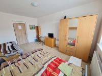 Basic Triple Room with Shared Bathroom