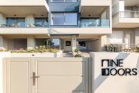 9 DOORS - B&B