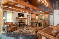 Sitting Bear Cottage W Spa At Linville Gorge - Bed and Breakfast