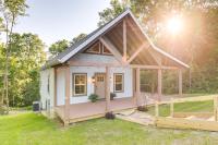 Serene Kentucky Cabin with Fireplace and Fire Pit! - B&B
