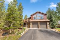 Cozy Alpine Fireside Haven near Majestic Slopes and Frisco Main Street Magic - B&B