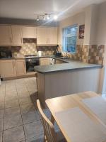 Perfect Place in Walsall/ 4 bedroom / long term workers or family home - Ferienwohnung Walsall