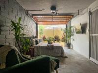 B&B Medellín - Park & Relax: Your Private Garage - Bed and Breakfast Medellín
