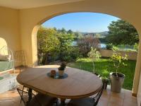 B&B Mallemort - Vue lac avec terrasse et jardin / 6 pers - Bed and Breakfast Mallemort