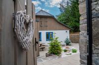 Chalúpka OPAL a Chalupa ACHAT na lúke LukaHuta ChaletStiavnica Banská Štiavnica na samote - samoobslužný prístup cez PIN-kód NONSTOP - Chambres d'hôtes Banská Štiavnica