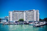 Premium Modern waterfront apartment with Miami Skyline view on the bay 5 mins drive to Miami Beach with free parking - Ferienwohnung