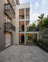 Glowing Crescent Holiday Apartments - B&B Rajagiriya
