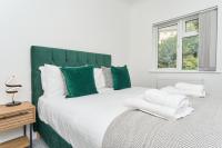 Meadow View - A Beautiful 3 Bed Apt With Stunning Countryside Views & Parking - Close To Ventnor, Shanklin & Sandown - 5 mins To Beach - Ideal For Friends, Families, & Business Stays - Dog Friendly - Chambres d'hôtes Ventnor