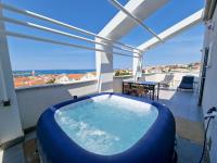 One-Bedroom Apartment with Sea View and Private Jacuzzi