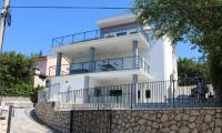 Apartment INES 2 with terrace, sea view, Jacuzzi, outdoor pool - Chambres d’hôtes Novi Vinodolski