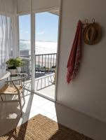 B&B Gold Coast - Kirra Beach Unit - Panoramic Gold Coast Beach View - Bed and Breakfast Gold Coast