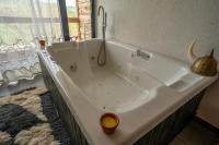 King Room with Spa Bath