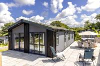 Cherry Lodge, 14 Roadford Lake Lodges - Bed and Breakfast