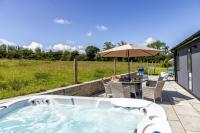 B&B Lifton - Cherry Lodge, 14 Roadford Lake Lodges - Bed and Breakfast Lifton