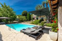 Private & comfortable stone villa with pool - B&B Roquefort-les-Pins