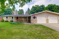 Hart Haven with Cozy Fireplace, Deck and Grill! - B&B Hart