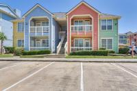 Steps to Beach and Seawall! Galveston Condo with Pool - Ferienwohnung Galveston