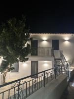 Flonikos Apartmnets - B&B Tsimándria