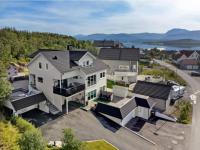 Norhern lights Luxus home -5 min AirPort-free park - B&B Tromsø