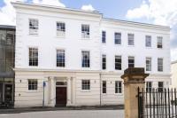 Beautifully presented newly renovated city-centre apartment in Cheltenham - Ferienwohnung