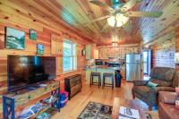 Wraparound Deck and Hot Tub Blue Ridge Mtn Cabin - B&B