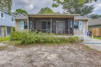 Dog-Friendly Oak Island Rental - 1 Mi to Beach! - Chambres d’hôtes