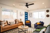 Wild West Disco Haus 2! New Hot Tub, Patio + Gym - Chambres d’hôtes Denver