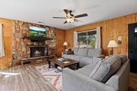 Newly Remodeled Pet Friendly Strawberry Cabin - B&B Pine