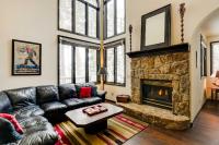 Hot Tub and Ski Shuttle Forested Breckenridge Home! - Chambres d’hôtes