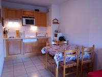 Appartement cosy avec terrasse - 6 pers, proche pistes et commerces, parking inclus - FR-1-595-81 - Chambres d'hôtes Notre-Dame-de-Bellecombe