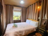 Zimmer mit Queensize-Bett und Gemeinschaftsbad