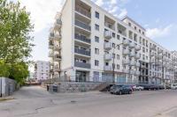 Modern & Bright Apartment with Parking and Balcony by Noclegi Renters - B&B