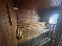 Le Victoria, beau T2 central au pied des plages, piscine, sauna - Ferienwohnung