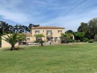 LA MAISON DES PAPILLONS VILLA DE CHARME ALPILLES - B&B Aureille
