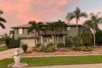 B&B Marco Island - Stylish & Cheerful Marco Home w/ Awesome Location - Bed and Breakfast Marco Island