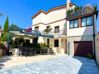 Holiday Home Barska Vila - Bed and Breakfast