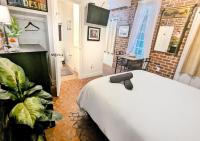 Zimmer mit Queensize-Bett und Gartenblick