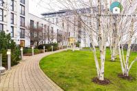 Amazing Flat-Parking available-By FabAccommodation - B&B