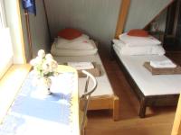 Dreibettzimmer mit Bergblick